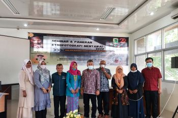 Jurusan Antropologi Unand  gelar seminar dan pameran etnofotografi Mentawai
