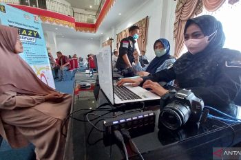 Kemenkumham Sumbar apresiasi layanan Eazy Passport Imigrasi Agam di Pasbar