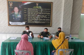 Kodim 0410/KBL bantu salurkan BLT minyak goreng ke warga