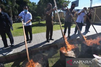 Kejari Palu  musnahkan 2,7 kilogram barang bukti sabu
