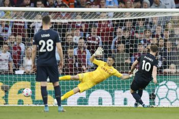 Burnley keluar dari zona degradasi setelah imbang lawan Villa 1-1