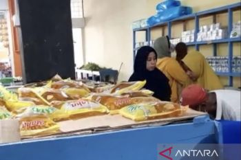 Warga menilai janggal beli minyak goreng pakai KTP