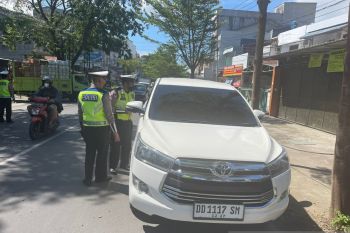 Ditlantas Polda Sulsel razia pengguna TNKB putih