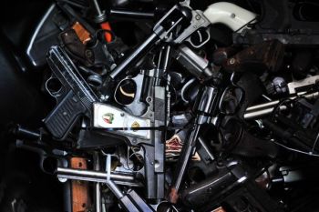 Produksi senjata api di Amerika Serikat naik tiga kali lipat sejak tahun 2000
