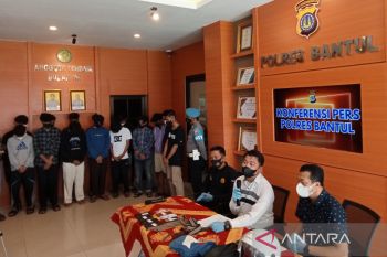 Polres Bantul mengamankan 17 remaja bawa senjata tajam viral di medsos