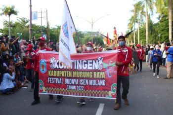 Murung Raya juara I karnaval budaya FBIM 2022