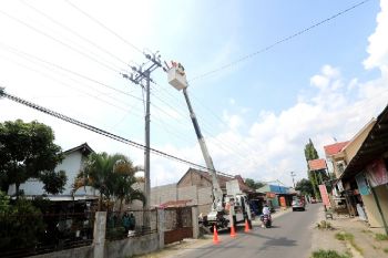Jaga layanan, PLN Jogja lakukan pekerjaan tanpa padam
