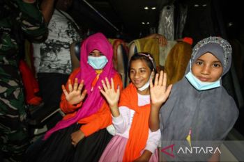 Sebanyak 119 imigran Rohingya di Aceh dipindahkan  ke Pekanbaru