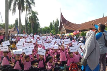 Yayasan Wakaf Bunda Sa'adiah gelar jalan santai meriahkan milad kedelapan