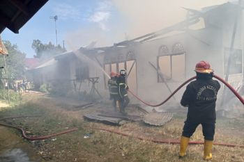 Tiga unit rumah terbakar di Padang