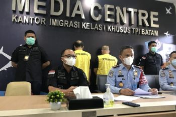 Imigrasi Batam deportasi dua WNA asal Malaysia dan Singapura