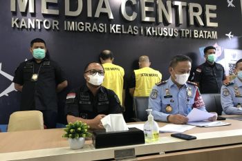 Dua WNA yang dideportasi punya keluarga di Batam