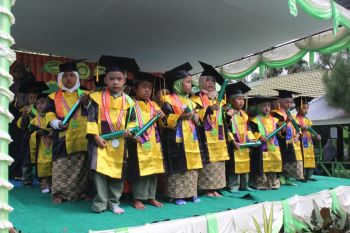 Sekolah Bintang Rabbani Dompet Dhuafa Waspada wisudakan 102 santri