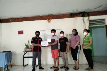 CBR Bitung Community Bantu Proyektor di SMP Kristen Tongkeina