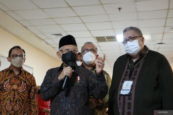 Ma'ruf Amin pantau produk halal di ritel modern secara virtual