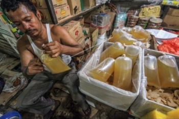 Bengkulu distribusikan delapan ton minyak goreng ke pasar