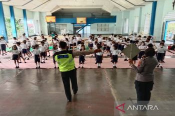 Polres Sukoharjo latih siswa SD tertib  berlalu lintas