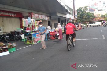 Pemkab Kudus izinkan 100 PKL berjualan di  "car free day"