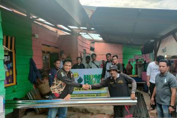 HIPMI Kolaka Bantu Korban Bencana Angin Puting Beliung