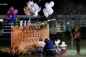 Penembak Texas berlindung di dalam kelas selama satu jam sebelum dilumpuhkan