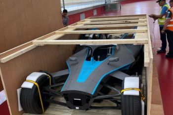 Atap tribun Formula E Jakarta ambruk akibat hujan deras