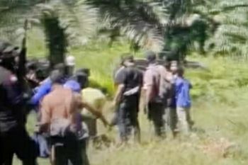 Polisi: Penegakan hukum karena  warga berusaha merebut senjata anggota