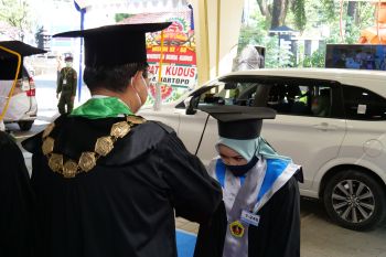 Universitas Muria Kudus masih gelar wisuda dengan sistem lantatur