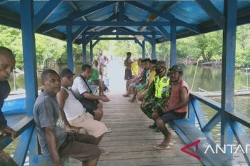 Babinsa Numfor imbau nelayan jaga kelestarian laut