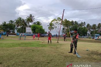 Babinsa harap warga jaga kebersihan lingkungan Gereja GKI Diaspora