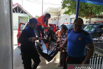 Tewas, tiga penumpang pikap terjun ke laut
