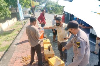 Angkut puluhan botol minuman keras, bus tujuan Pulau Sumbawa diamankan polisi Pelabuhan Khayangan