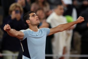 Alcaraz kalahkan Khachanov untuk menuju perempat final French Open
