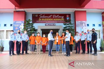 Imigrasi Tahuna serahkan tujuh korban perdagangan orang ke RDI Manado