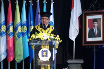 Rektor UII: Pengguna media sosial jangan mudah terbawa arus narasi publik