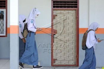 Pelajar SMA Di Jambi Mogok Belajar