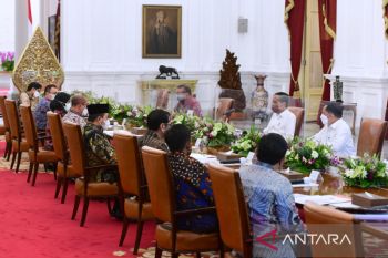 Presiden minta KPU menggunakan produk dalam negeri dalam logistik pemilu