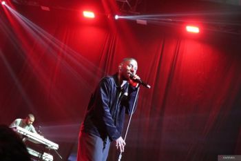 Semangat penonton Indonesia pukau musisi internasional Ron King dan Samm Henshaw