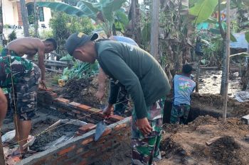 Satgas TMMD Kodim 1314/Gorut bantu warga buat jamban