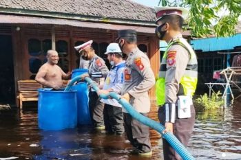DPRD Kotim apresiasi polisi bantu air bersih untuk korban banjir