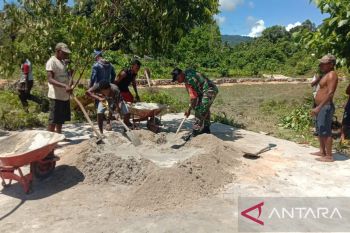Koramil Biak Utara lakukan kerja bakti sebagai wujud kemanunggalan