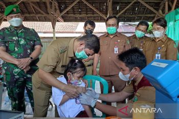 Bupati minta orang tua di Bartim edukasi anak ikut imunisasi