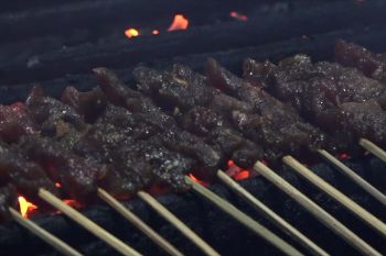 Nikmati kelezatan Satai Maranggi legendaris di Cipanas