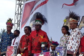 Pemkab Biak Numfor salurkan beasiswa pendidikan KBP kepada 7.500 siswa