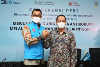 KPK beri rompi biru cegah korupsi ke PLN, pertama di lingkungan badan usaha