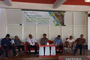 Sopir taxi daring di Sulsel tuntut kenaikan tarif transportasi