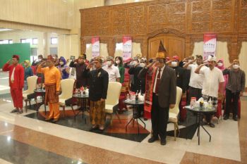 Kenakan busana adat, tim Kemenkumham Jateng peringati Hari Pancasila Tahun 2022