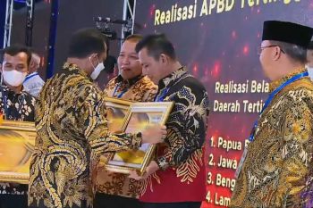 Pemprov Kepri meraih penghargaan daerah dengan realisasi APBD tertinggi