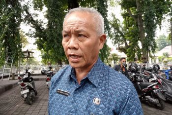 Pemkot Mataram membeli mesin penyapu jalan Rp1,9 miliar