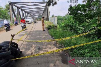 Jembatan Cipamingkis Bekasi  ambles lagi