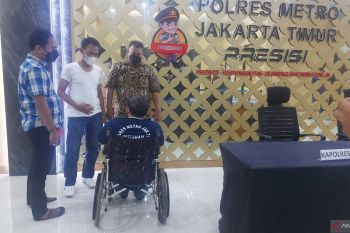 Seorang tunadaksa curi mobil
